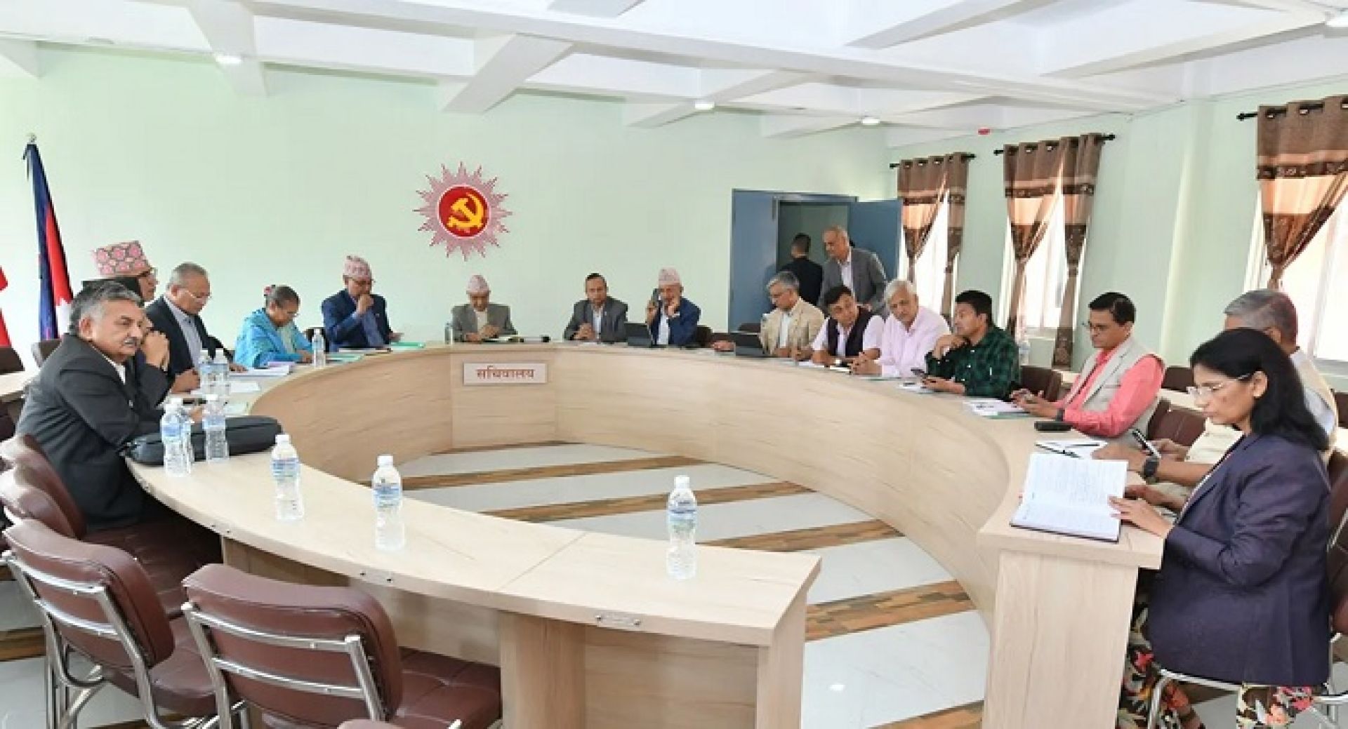 प्रधानमन्त्रीलाई विश्वासको मत नदिन एमालेको व्हीप